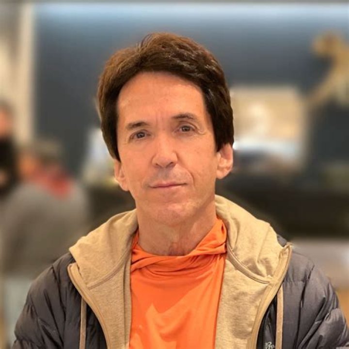 Mitch Albom (Novelist) - Age, Birthday, Bio, Facts, Family, Net Worth, Height & More