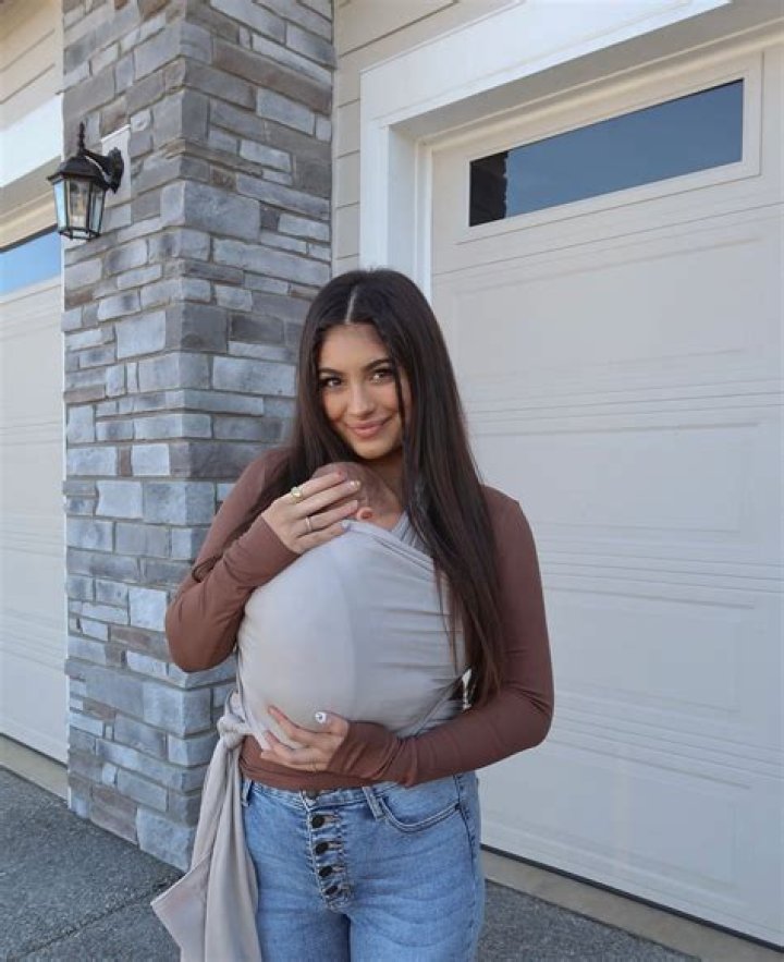 Miyaeva Renae (Blogger) - Age, Birthday, Bio, Facts, Family, Net Worth, Height & More