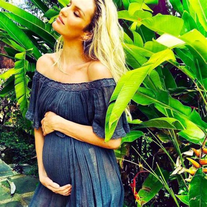 REPORTVictoria’s Secret Model Candice Swanepoel is Pregnant With Baby No. 1!