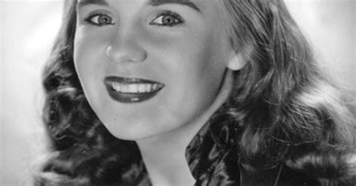 Molly Bee Biography, Age, Height, Husband, Net Worth, Family