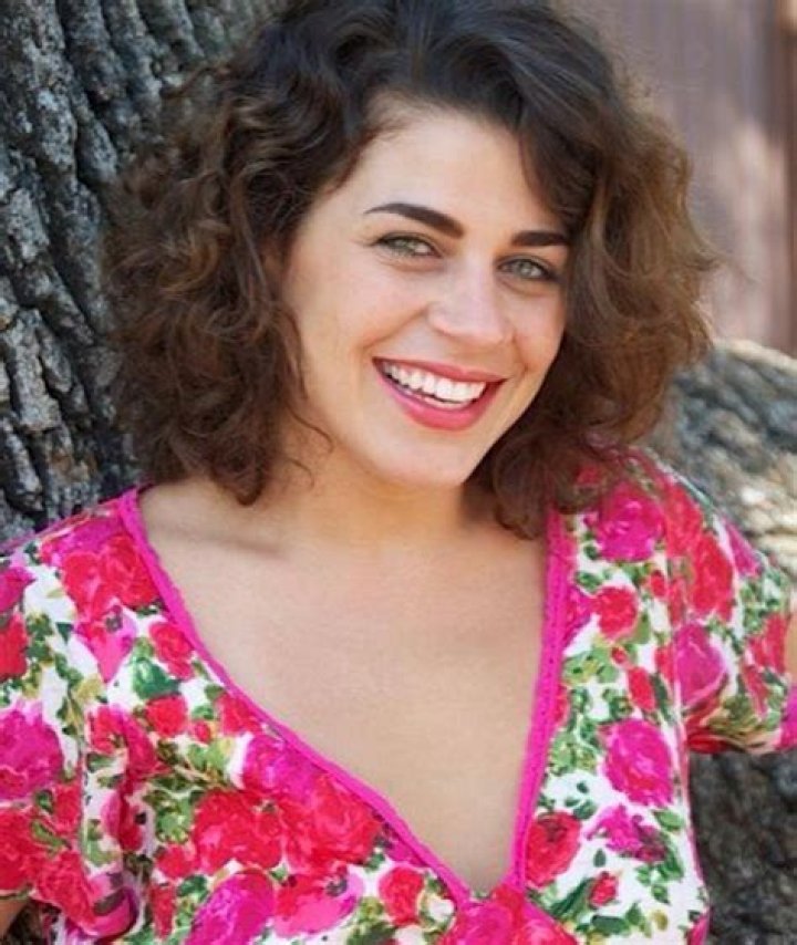 Mona Hala (Movie Actress) - Age, Birthday, Bio, Facts, Family, Net Worth, Height & More