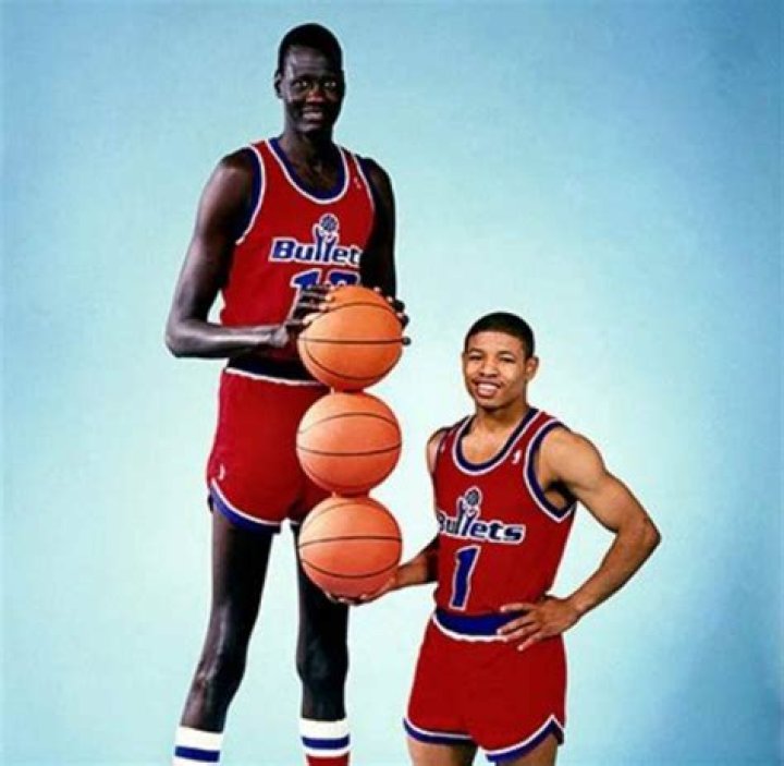 How tall is Muggsy Bogues