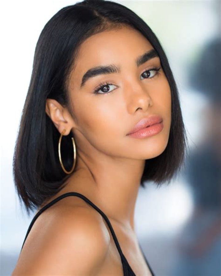 Naressa Valdez (Model) - Age, Birthday, Bio, Facts, Family, Net Worth, Height & More