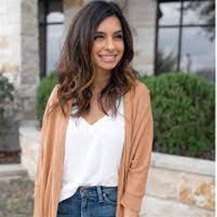 Nasreen Shahi (Blogger) - Age, Birthday, Bio, Facts, Family, Net Worth, Height & More