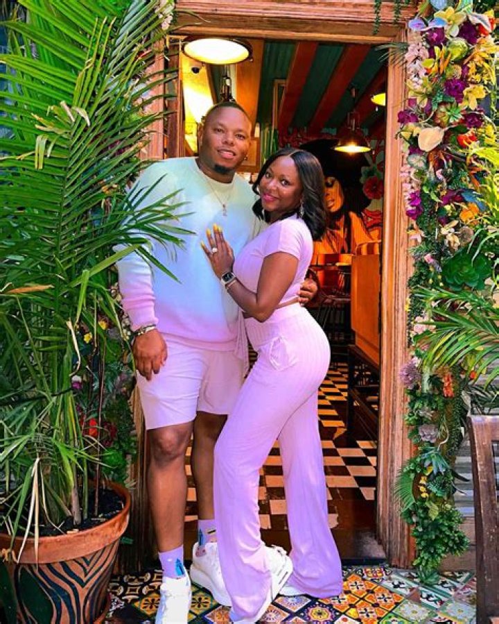 How tall is Naturi Naughton