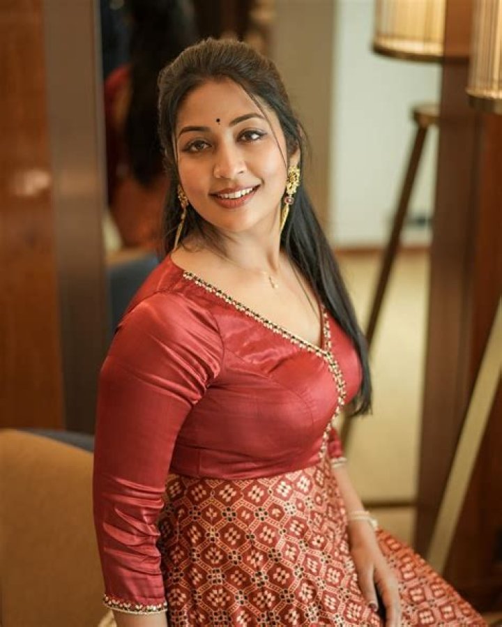 Navya Nair Biography, Age, Height, Husband, Net Worth, Family