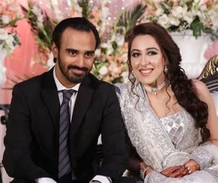 
Nayyara Noor Husband Shehryar Zaidi & Son Jaffer Zaidi, What To Know About Her Family 