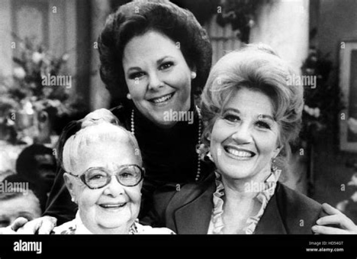 Nedra Volz (TV Actress) - Age, Birthday, Bio, Facts, Family, Net Worth, Height & More