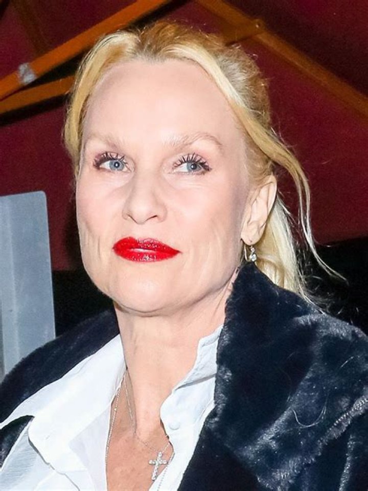 Nicollette Sheridan (TV Actress) - Age, Birthday, Bio, Facts, Family, Net Worth, Height & More