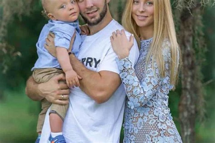 
Nikita Kucherov is Married to Wife: Anastasiya Kuchevora. Kids: Max. 