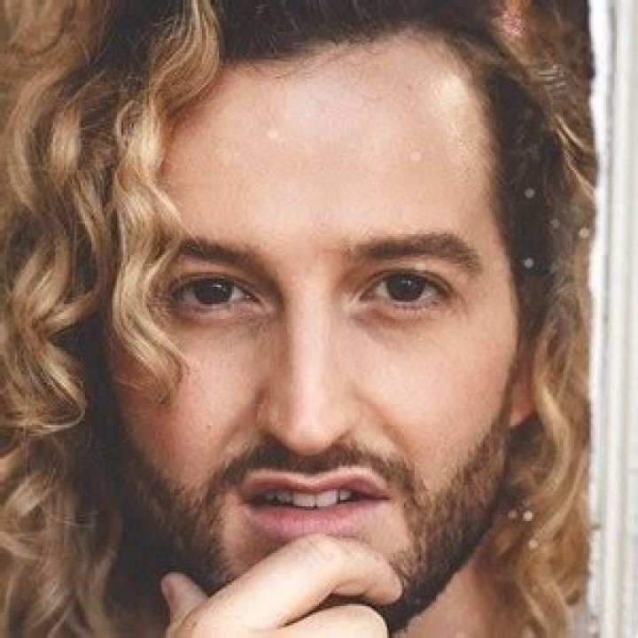 Noah Edward Barlass (R&B Singer) - Age, Birthday, Bio, Facts, Family, Net Worth, Height & More