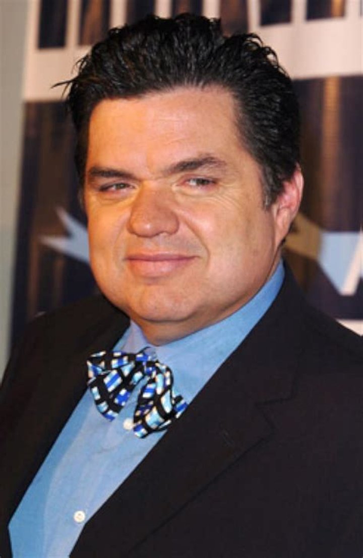 Oliver Platt (Movie Actor) - Age, Birthday, Bio, Facts, Family, Net Worth, Height & More