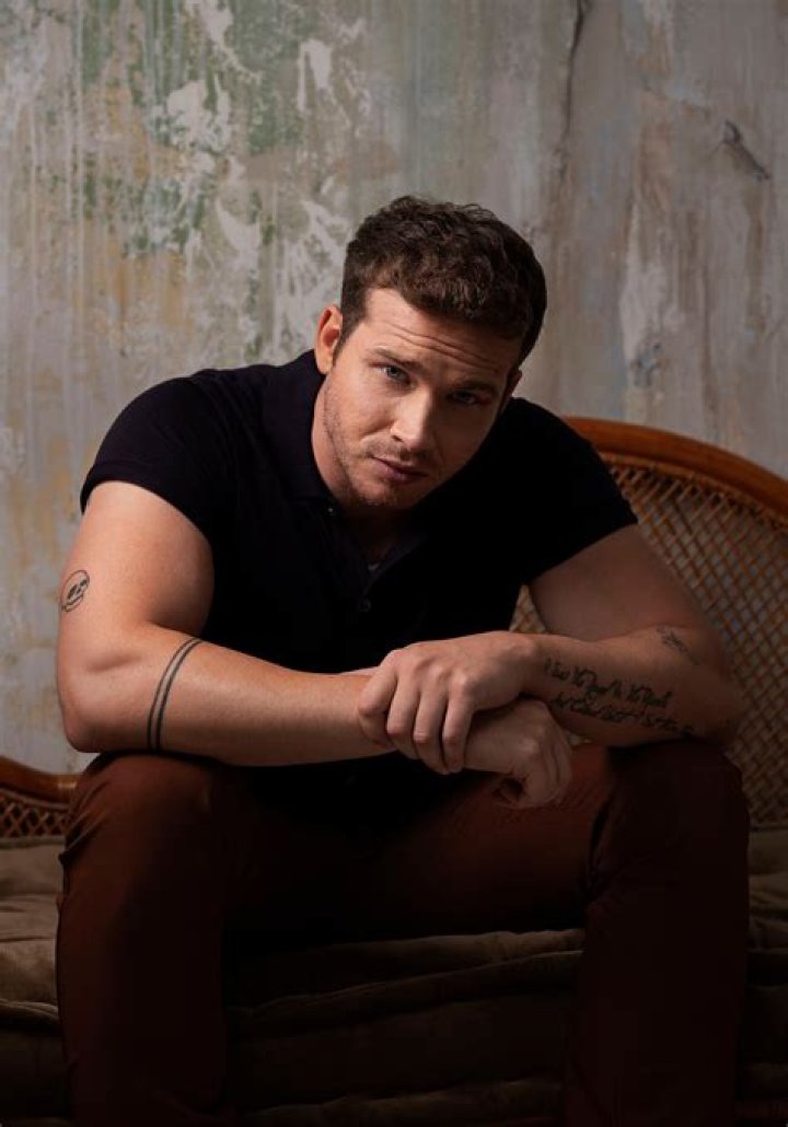 Oliver Stark (TV Actor) - Age, Birthday, Bio, Facts, Family, Net Worth, Height & More