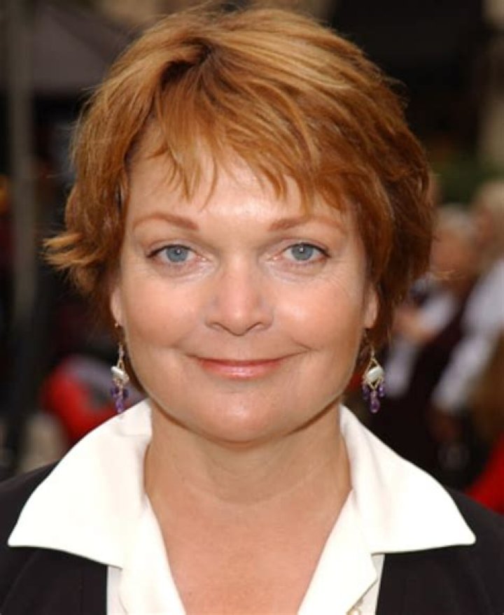Pamela Reed (Movie Actress) - Age, Birthday, Bio, Facts, Family, Net Worth, Height & More