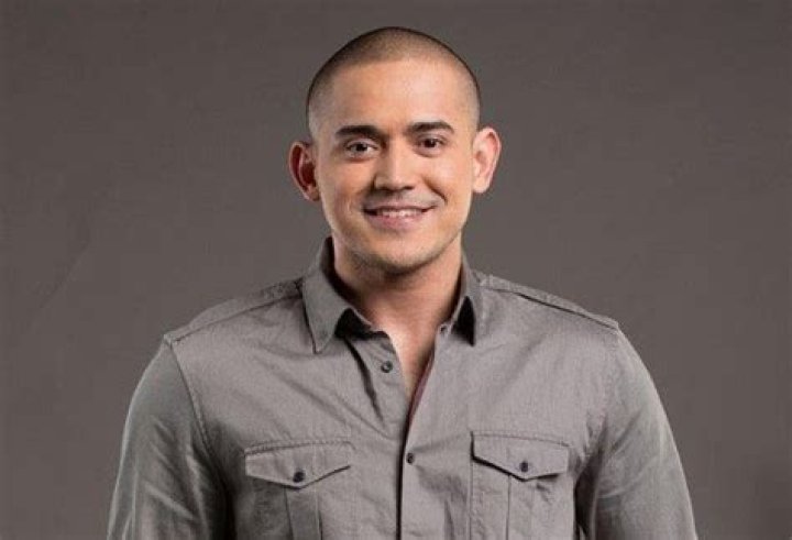 Paolo Contis (TV Actor) - Age, Birthday, Bio, Facts, Family, Net Worth, Height & More