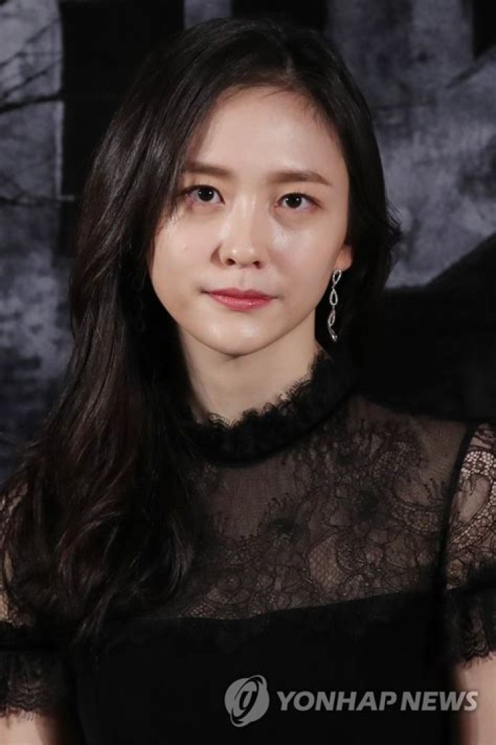 Park Ji-hyun Biography, Age, Height, Husband, Net Worth, Family