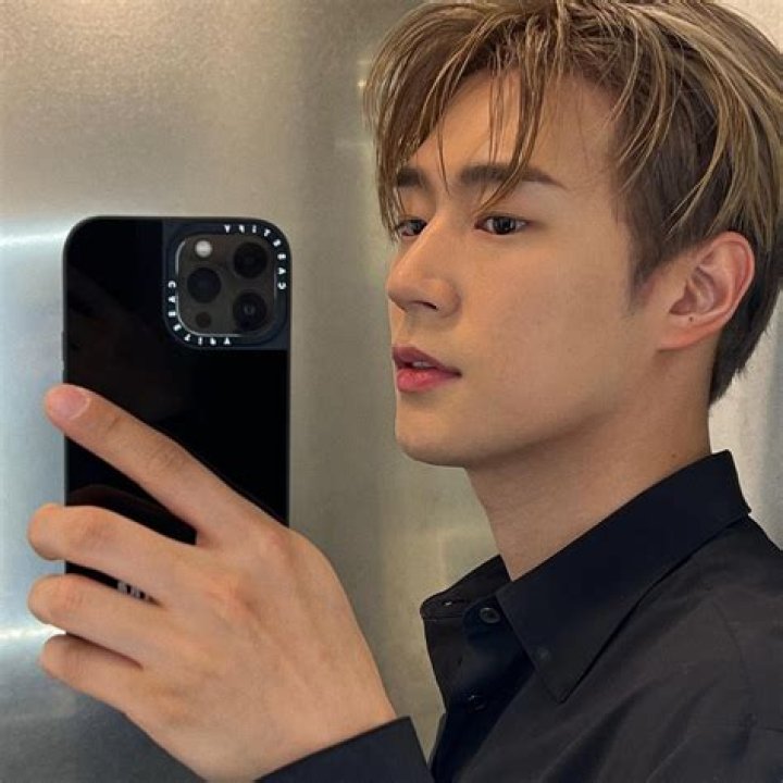 Park Seo Ham (Pop Singer) - Age, Birthday, Bio, Facts, Family, Net Worth, Height & More