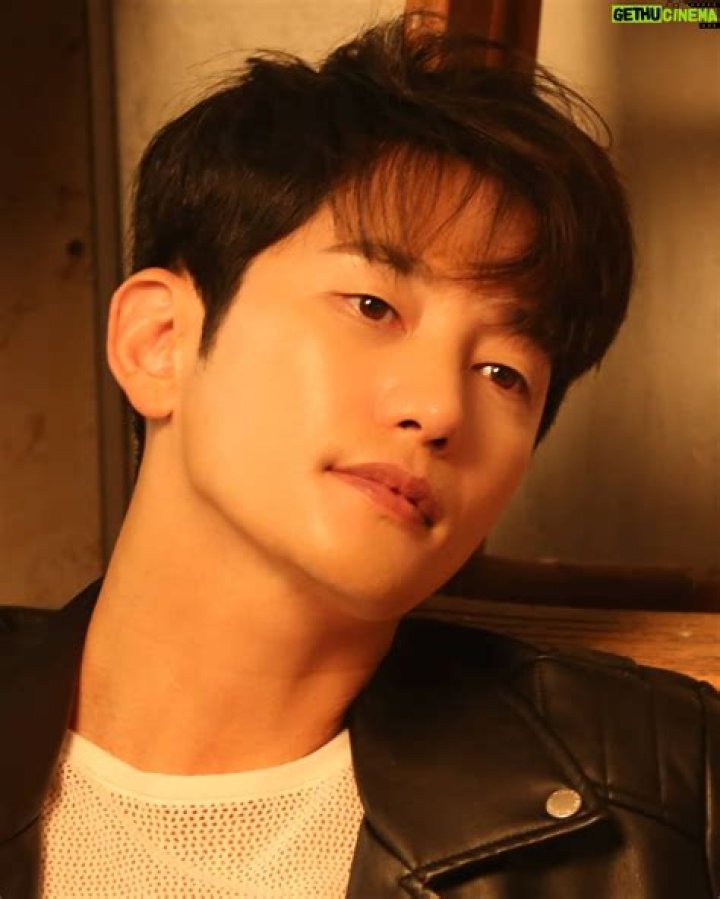 Park Si-hoo Biography, Age, Height, Wife, Net Worth, Family