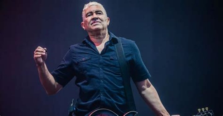 Pat Smear (Guitarist) - Age, Birthday, Bio, Facts, Family, Net Worth, Height & More