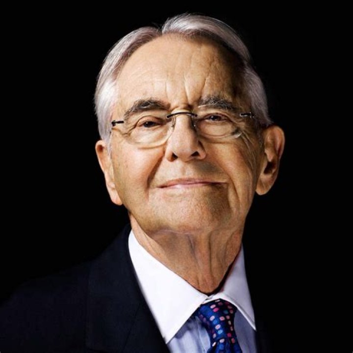 Peter G. Peterson Biography, Age, Height, Wife, Net Worth, Family