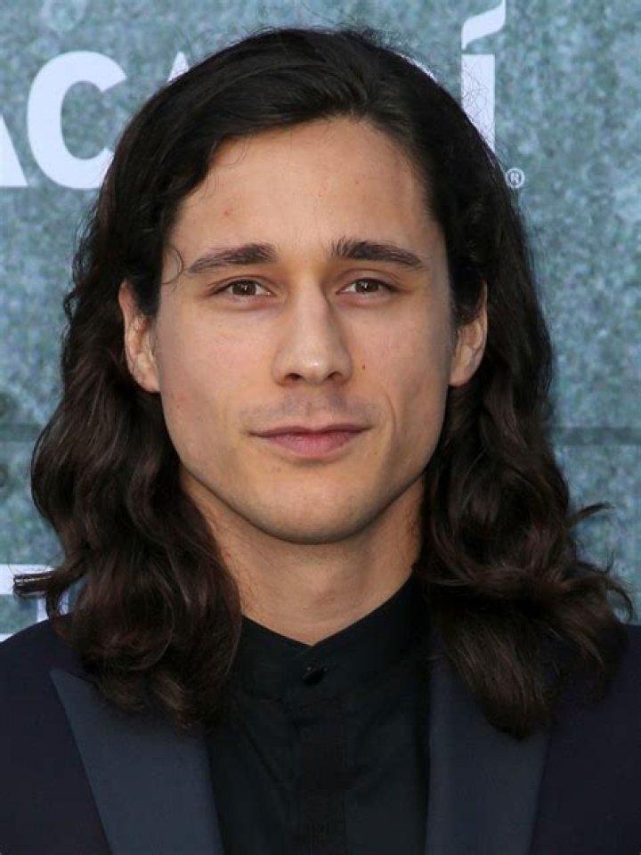 Peter Gadiot Biography, Age, Height, Wife, Net Worth, Family