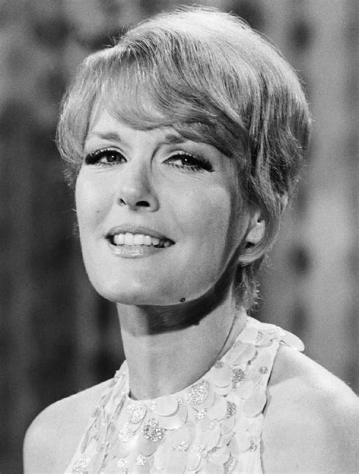 How tall is Petula Clark