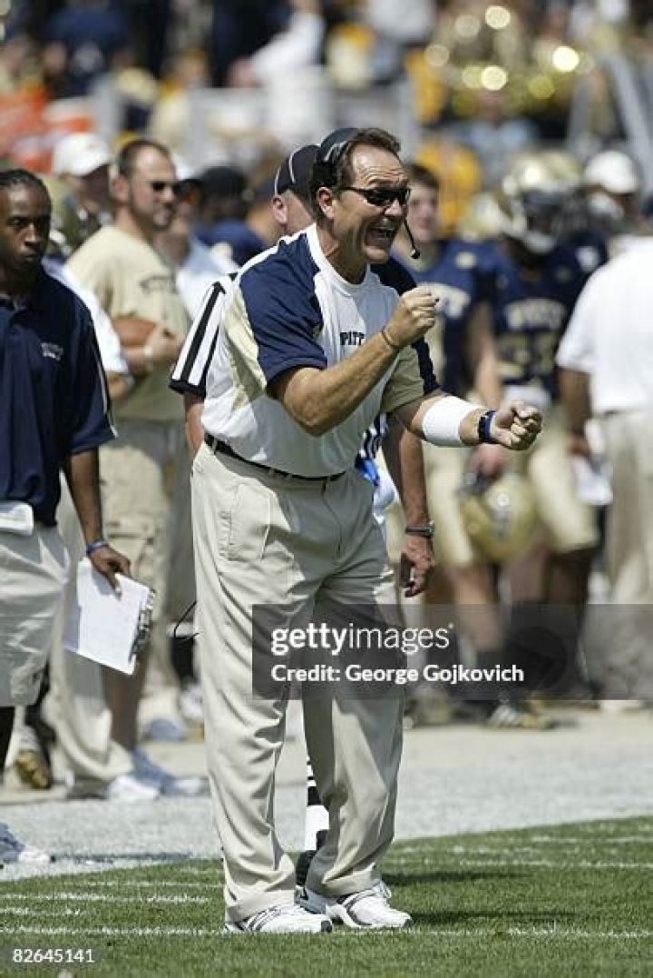 Phil Bennett Biography, Age, Height, Wife, Net Worth, Family