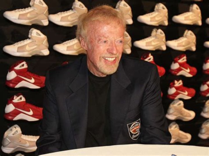 Phil Knight (Entrepreneur) - Age, Birthday, Bio, Facts, Family, Net Worth, Height & More