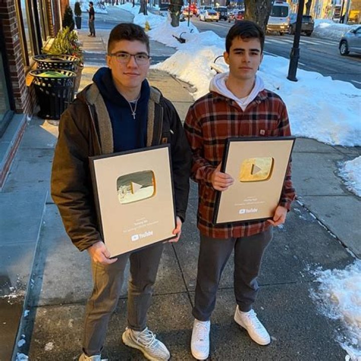 PhilTheThrill (YouTube Star) - Age, Birthday, Bio, Facts, Family, Net Worth, Height & More