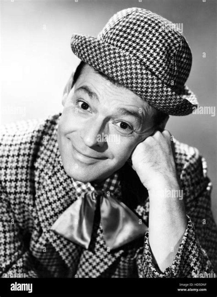 Pinky Lee (TV Actor) - Age, Birthday, Bio, Facts, Family, Net Worth, Height & More