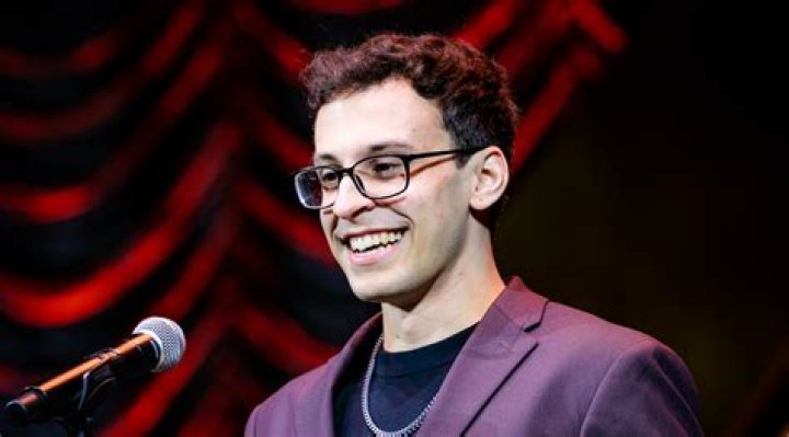 Point Crow (YouTube Star) - Age, Birthday, Bio, Facts, Family, Net Worth, Height & More