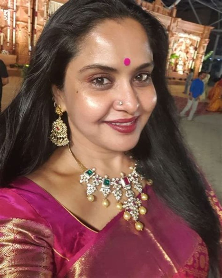 Pragathi Biography, Age, Height, Husband, Net Worth, Family