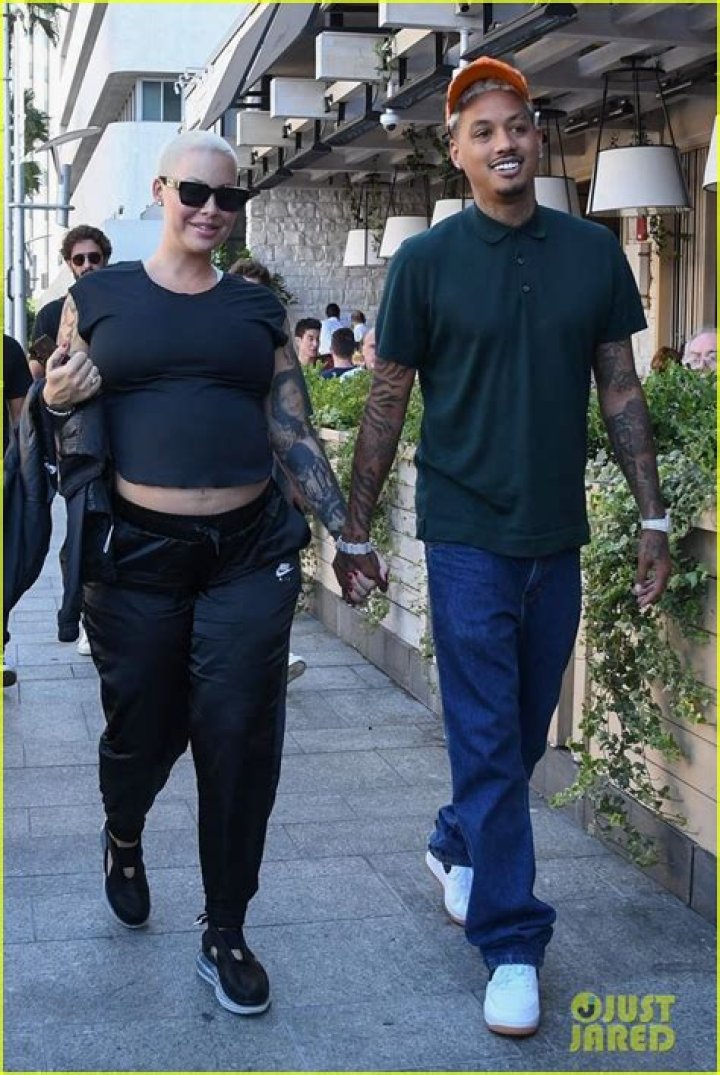 Pregnant Amber Rose Looks Like She’s About to Pop While Hanging Out With Boyfriend Alexander ‘AE’ Edwards