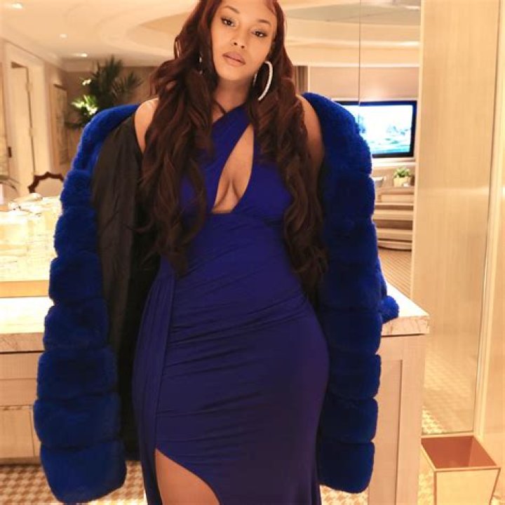 Queen Beast (YouTube Star) - Age, Birthday, Bio, Facts, Family, Net Worth, Height & More