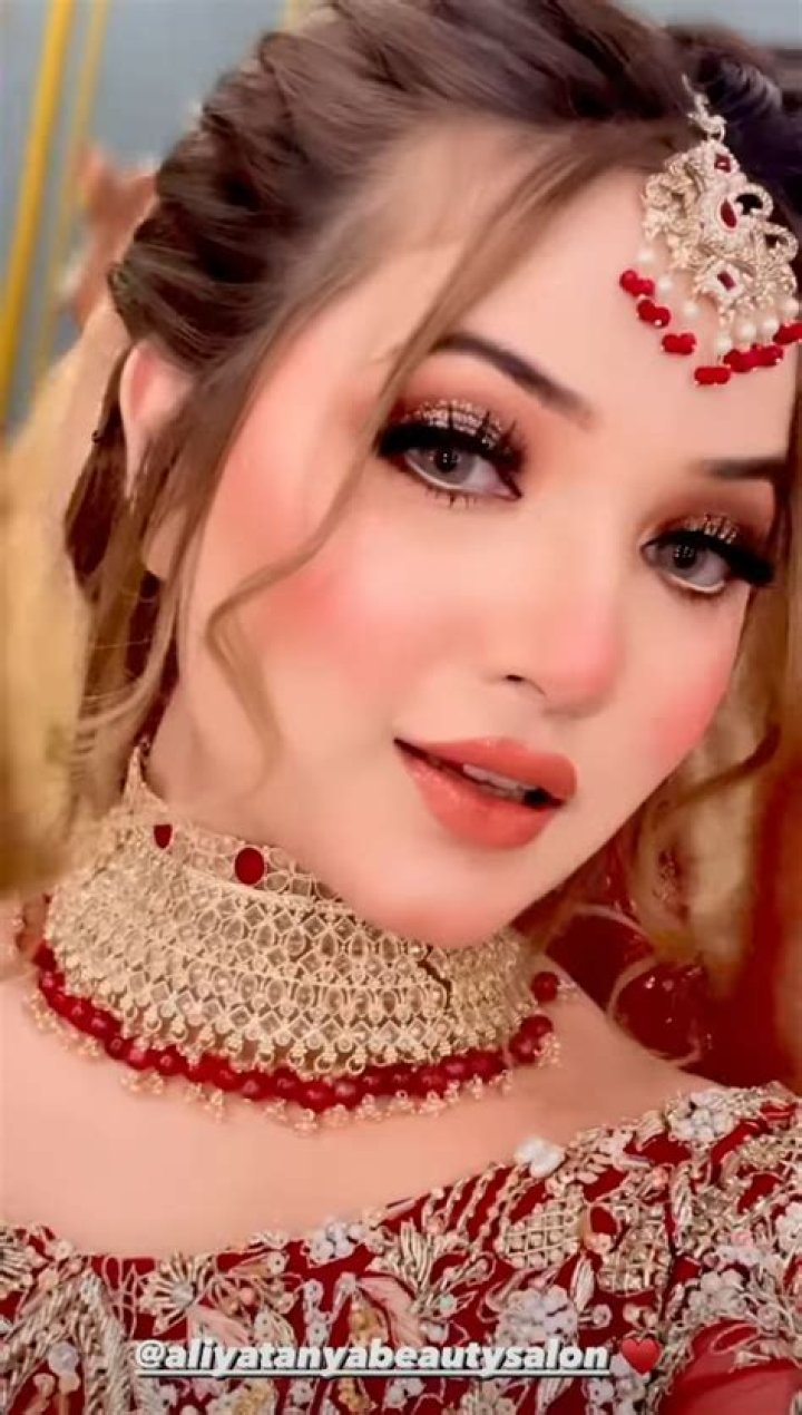 Who is Rabeeca Khan? Wiki, Biography, Age, Boyfriend, Sister, Parents, Height, Lifestyle & More