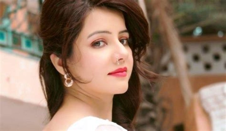 Rabi Pirzada Biography, Age, Height, Husband, Net Worth, Family