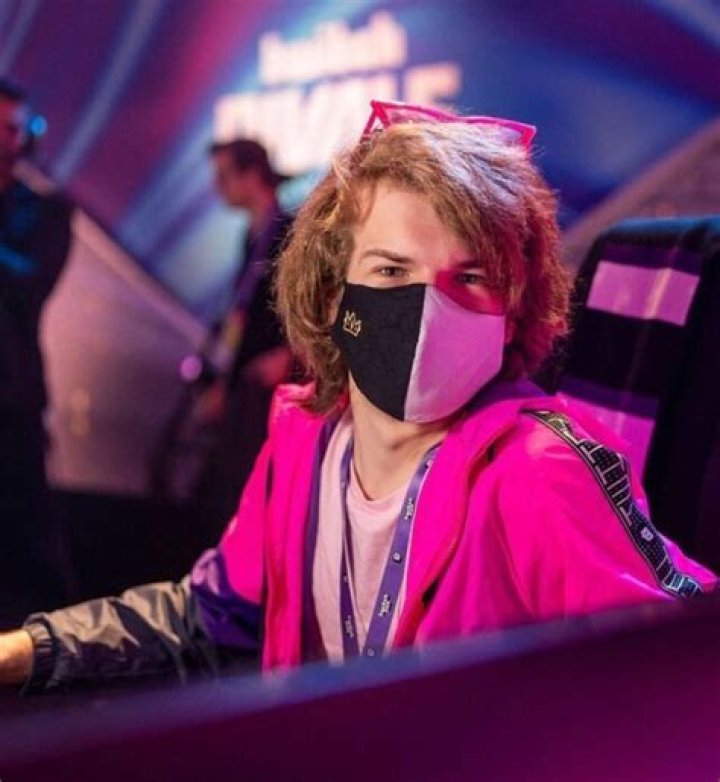 RanbooLive (Twitch Star) - Age, Birthday, Bio, Facts, Family, Net Worth, Height & More