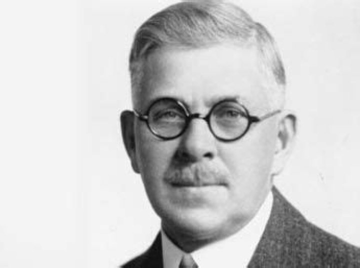 Ransom E. Olds (Entrepreneur) - Age, Birthday, Bio, Facts, Family, Net Worth, Height & More