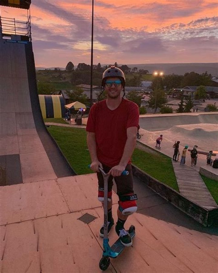 Raymond Warner (YouTube Star) - Age, Birthday, Bio, Facts, Family, Net Worth, Height & More