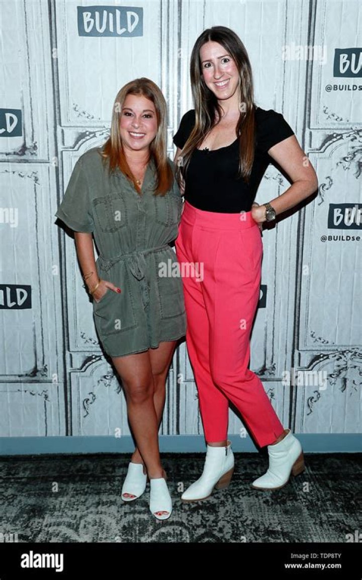 Rayna Greenberg (Blogger) - Age, Birthday, Bio, Facts, Family, Net Worth, Height & More