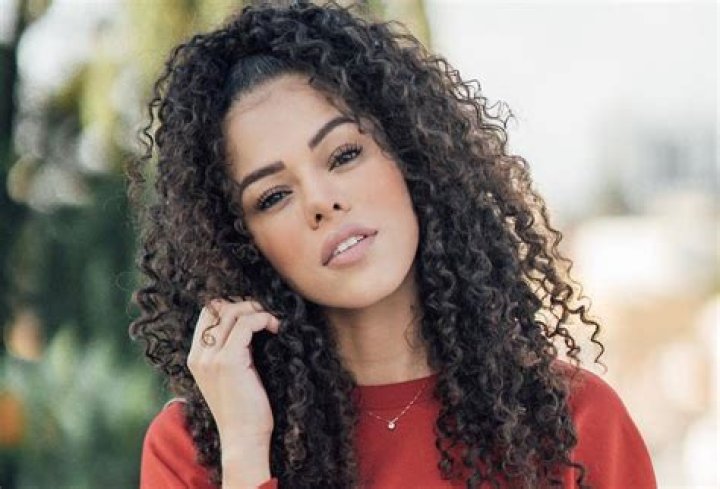 Rayza Nicácio (Estrelas do YouTube) - Idade, aniversário, biografia, fatos, família, patrimônio líquido, altura e muito mais