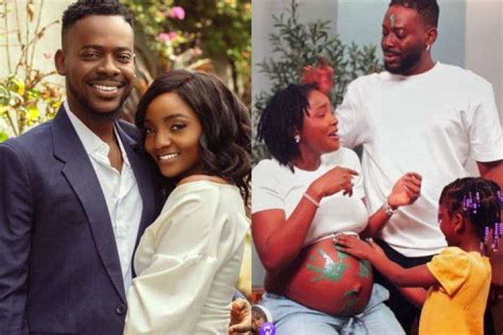 
Reactions As Adekunle Gold Commands Large Crowd Under The Rain At A Show In USA. 
