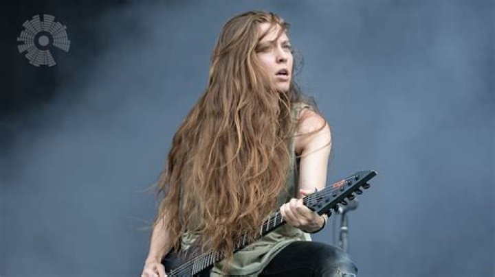 Reba Meyers (Guitarist) - Age, Birthday, Bio, Facts, Family, Net Worth, Height & More