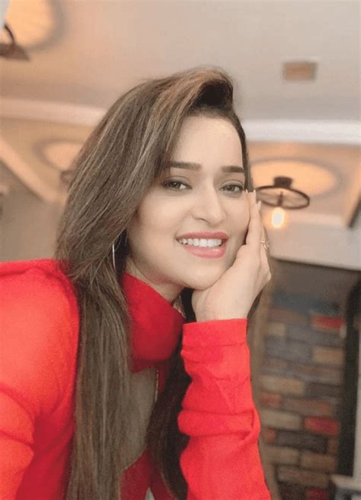 Reeti Chauhan Height, Weight, Net Worth, Age, Birthday, Wikipedia, Who, Nationality, Biography