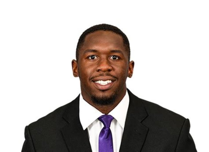 Reggie Brown (Comedian) - Age, Birthday, Bio, Facts, Family, Net Worth, Height & More