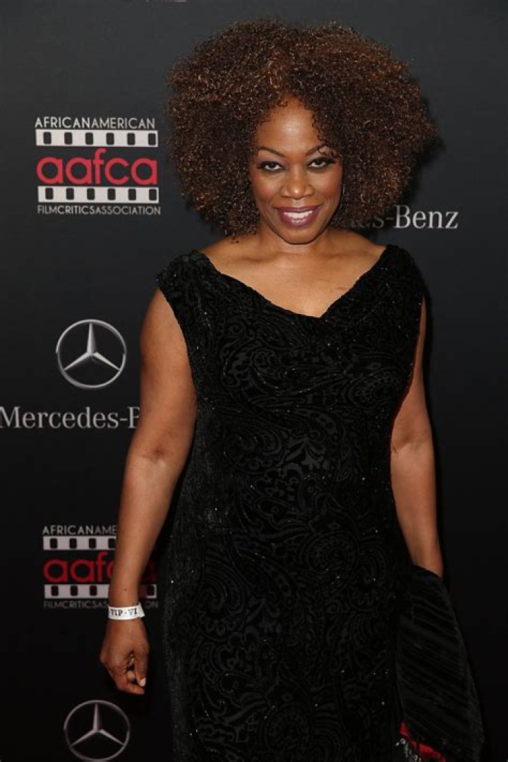 Regina Taylor (TV Actress) - Age, Birthday, Bio, Facts, Family, Net Worth, Height & More