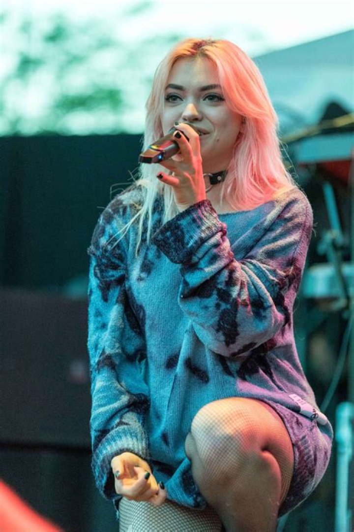 Rena Lovelis (Bassist) - Age, Birthday, Bio, Facts, Family, Net Worth, Height & More