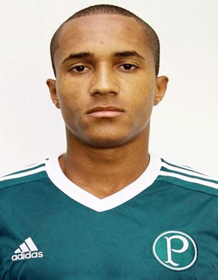 
Renato Augusto Height, Weight, Net Worth, Age, Birthday, Wikipedia, Who, Nationality, Biography 