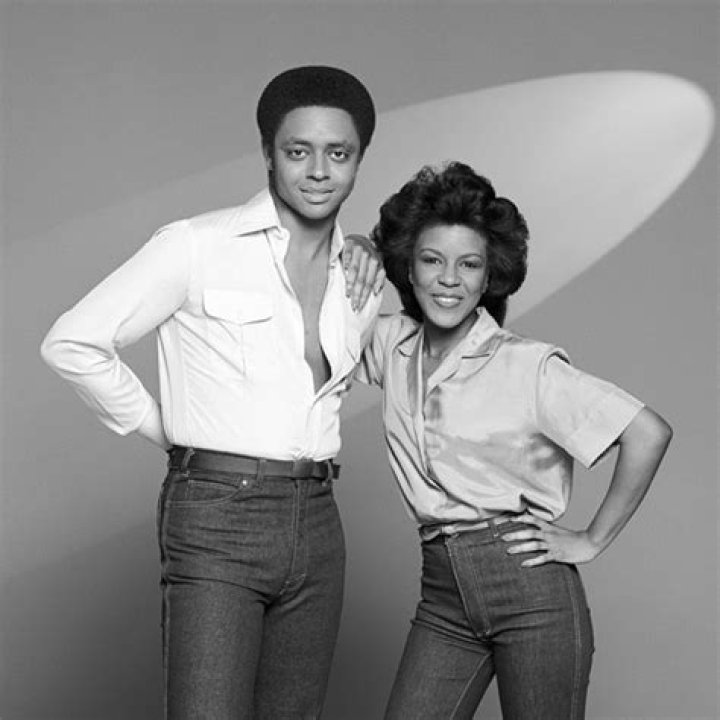 Rene Moore (R&B Singer) - Age, Birthday, Bio, Facts, Family, Net Worth, Height & More