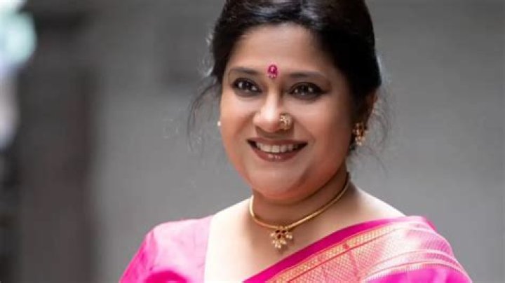 Renuka Shahane Biography, Age, Height, Husband, Net Worth, Family